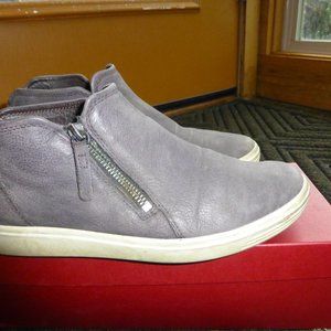 Ecco Soft Zip Booties